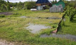 Как приподнять уровень участка при скоплении воды и при этом не нарушить закон